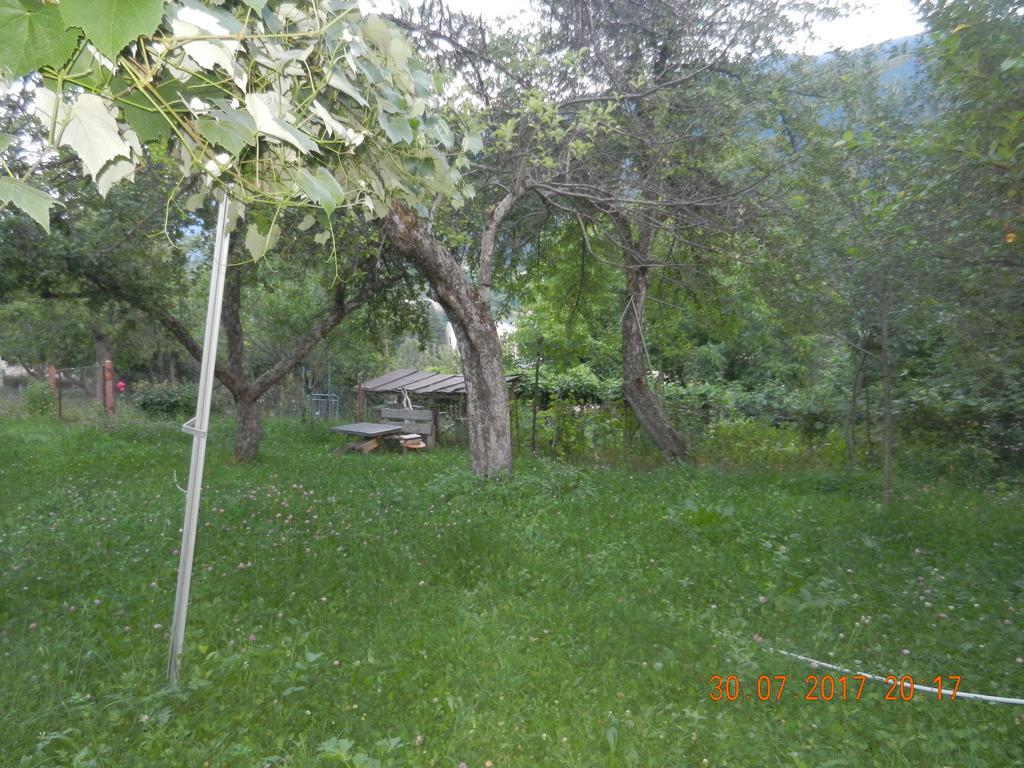 Marina Chartolani'S Guest House Местия Екстериор снимка