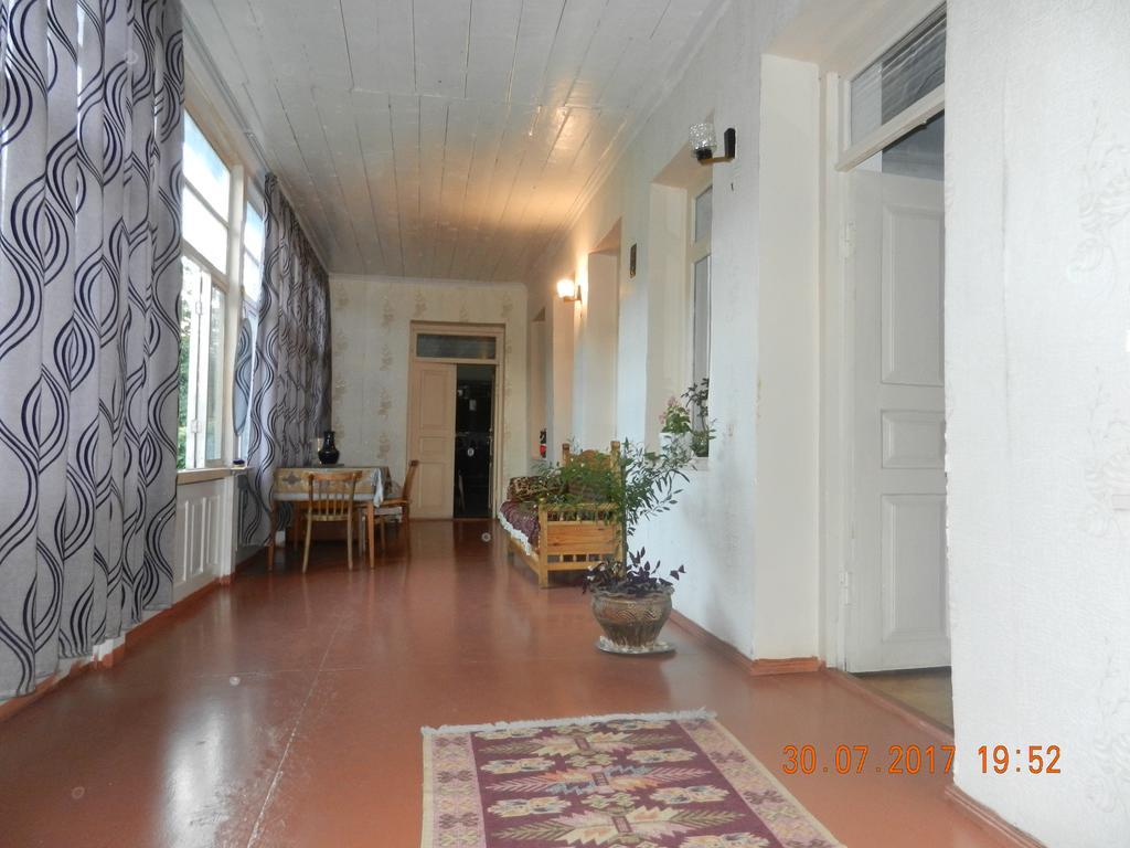 Marina Chartolani'S Guest House Местия Екстериор снимка