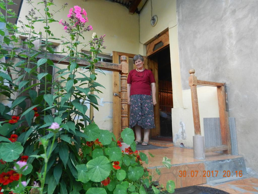 Marina Chartolani'S Guest House Местия Екстериор снимка