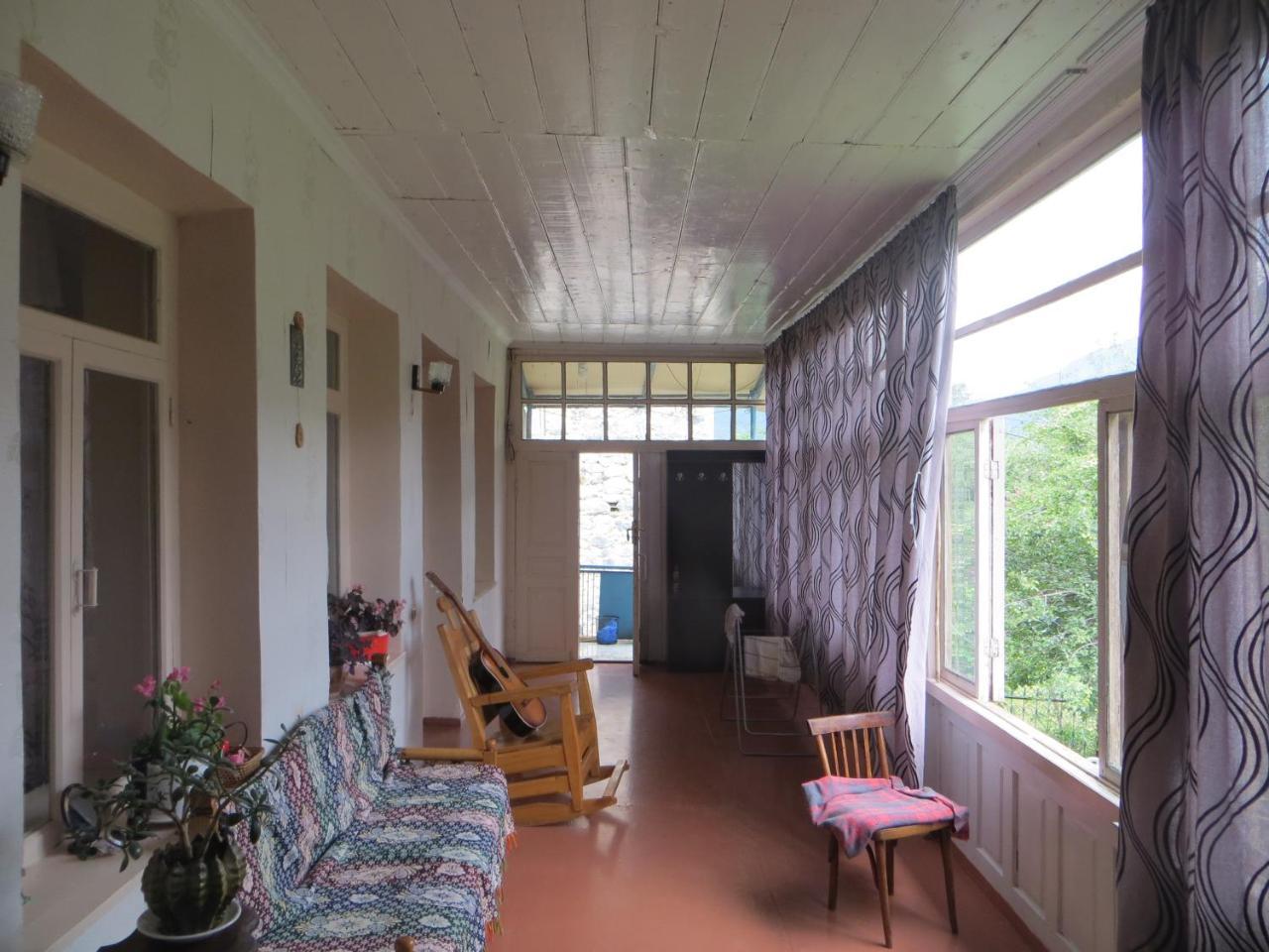 Marina Chartolani'S Guest House Местия Екстериор снимка