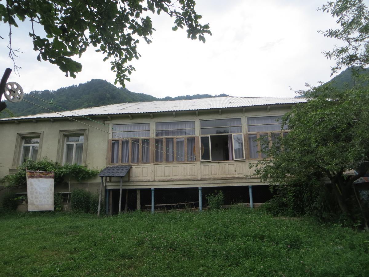 Marina Chartolani'S Guest House Местия Екстериор снимка