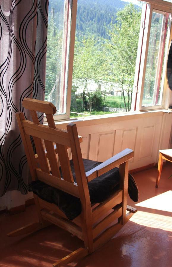 Marina Chartolani'S Guest House Местия Екстериор снимка