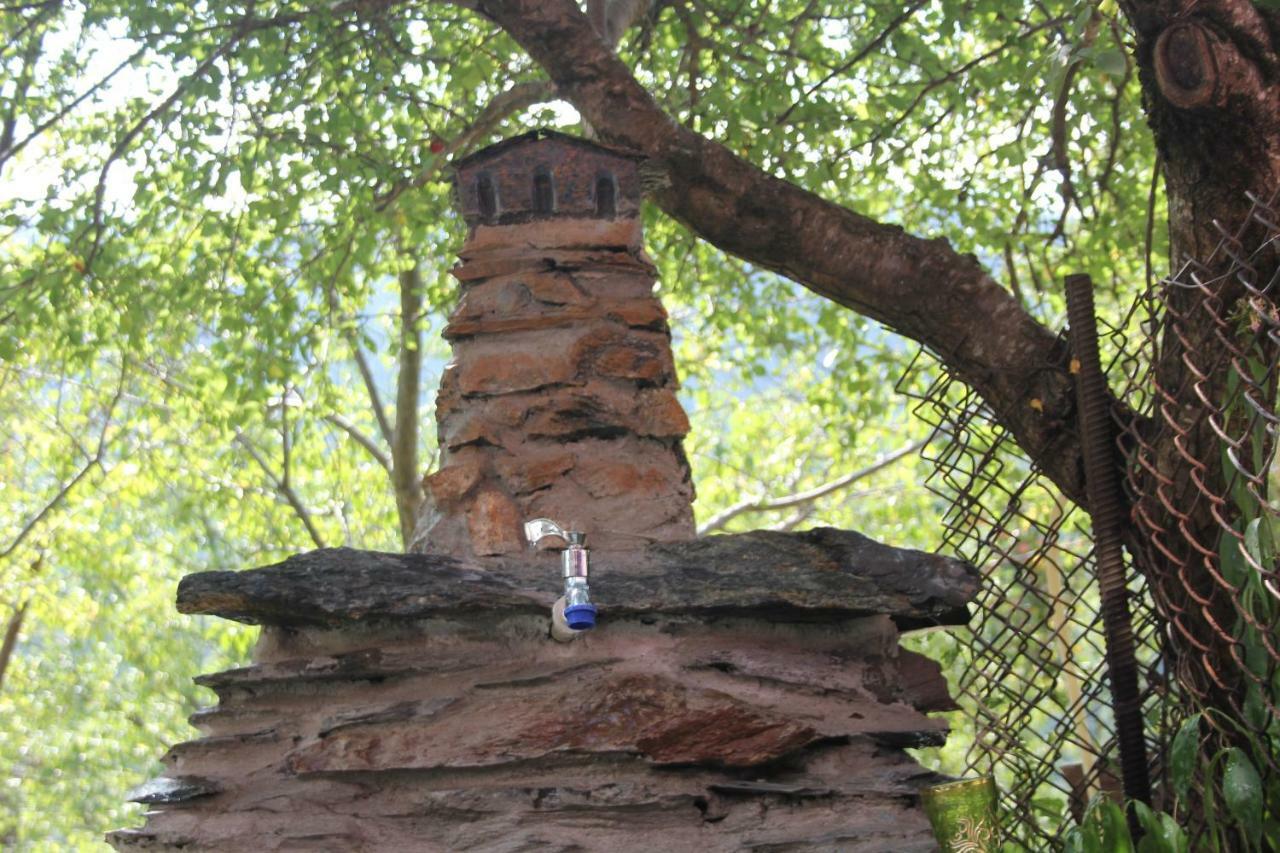 Marina Chartolani'S Guest House Местия Екстериор снимка